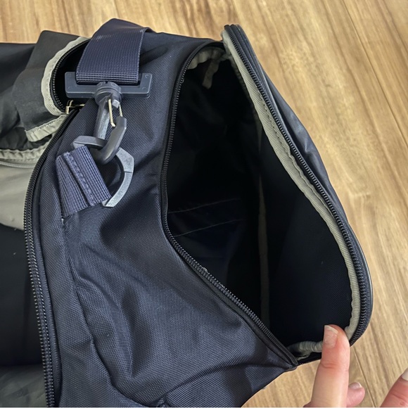 Under Armour Duffle Bag - Picture 5 of 9